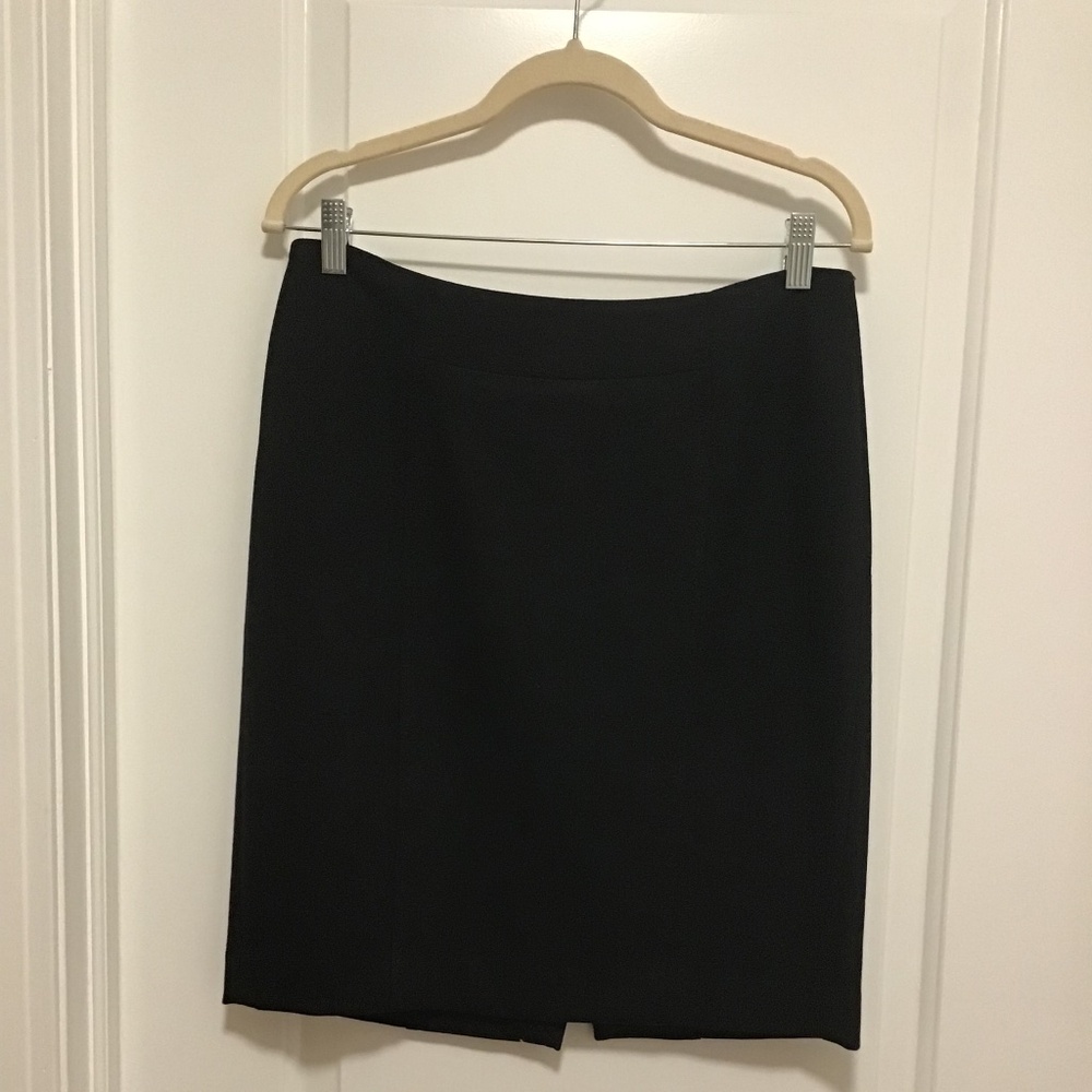 Ann Taylor LOFT Black Suit Skirt - Stretch and Back Zip - Size 8P
